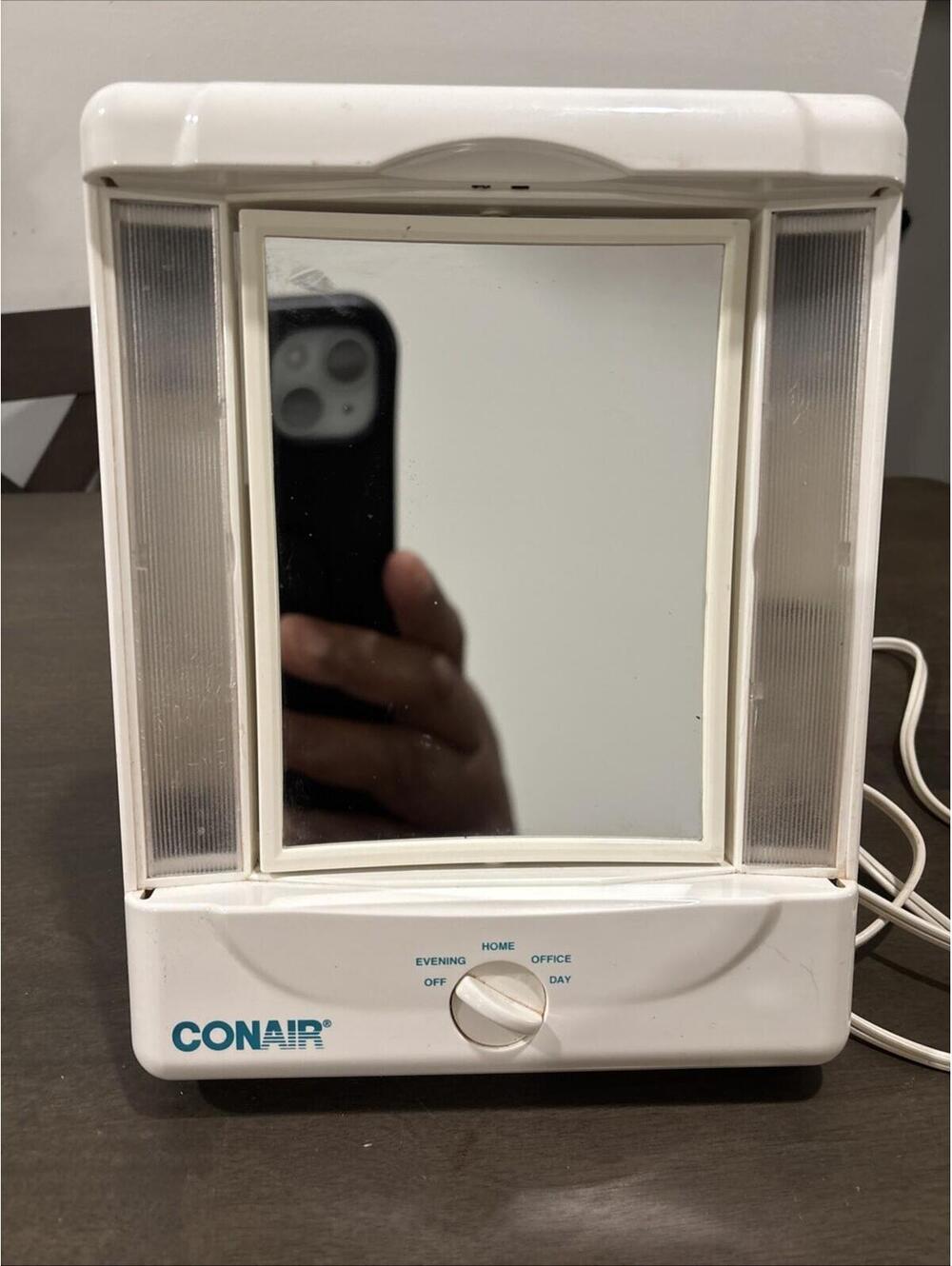 Make-up Mirror..Conair 2 Sided Makeup Mirror. [COPY]